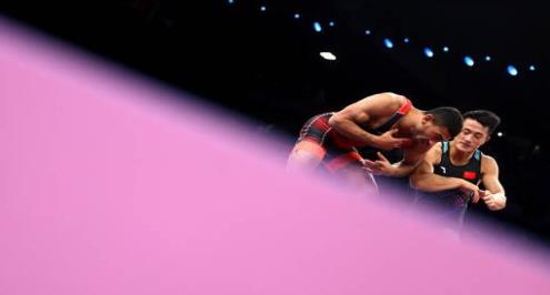  أولمبياد باريس.. مؤمن محمد يخسر في دور الـ 16 وينتظر منافسات الترضية في المصارعة الرومانية 